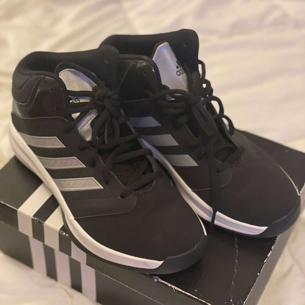 Kids size 6.5 black/silver Adidas sneaker